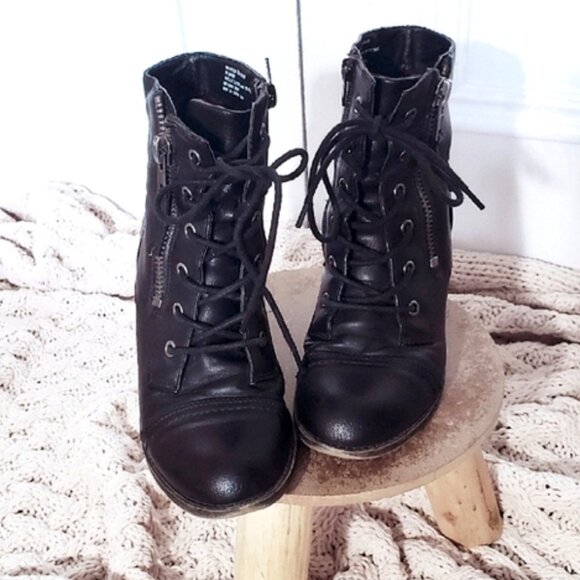 Vintage Y2K MADDEN GIRL "Whipster" Lace Up Prairie Ankle Boots - Picture 1 of 14